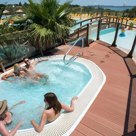 Camping Gc - Confort Et Détente, 3 Ch, 2 Sdb, Au Calme, Sur Parcelle Arborée *