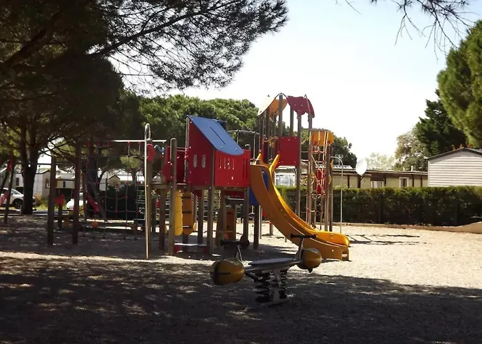 Parque de Campismo Gc - Confort Et Detente, 3 Ch, 2 Sdb, Au Calme, Sur Parcelle Arboree Lattes